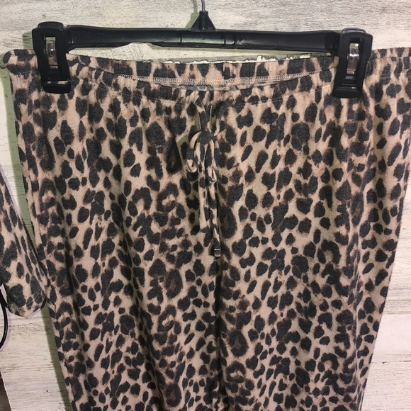 Victoria’s Secret cheetah print pajamas set animal print size medium lounge wear - Picture 7 of 8